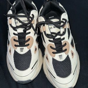 Women’s Steve Madden sneakers 7.5